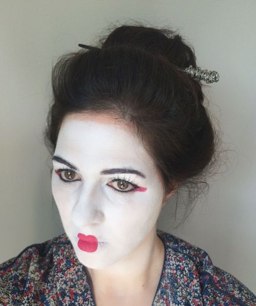 Maquillage geisha profil